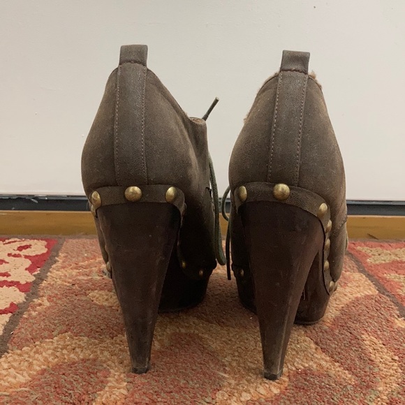 Heels - Picture 3 of 3